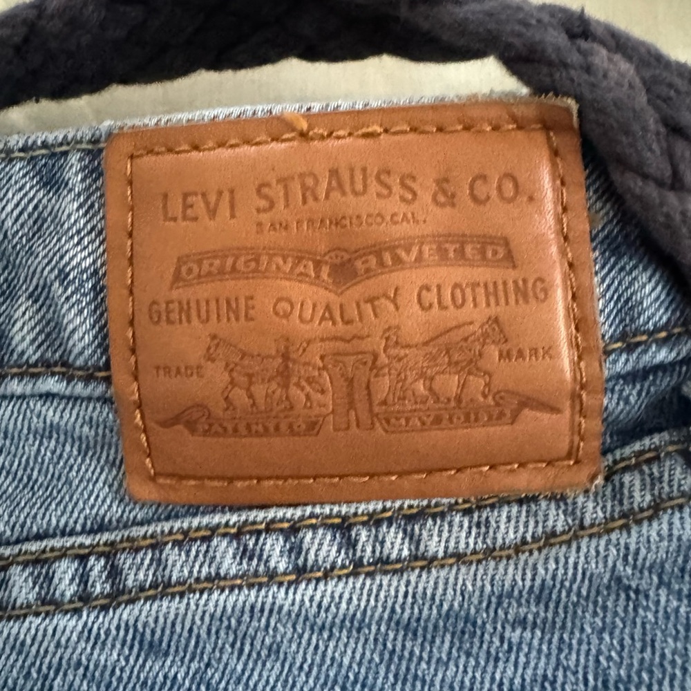 LEVIS Shorts - Picture 9 of 12